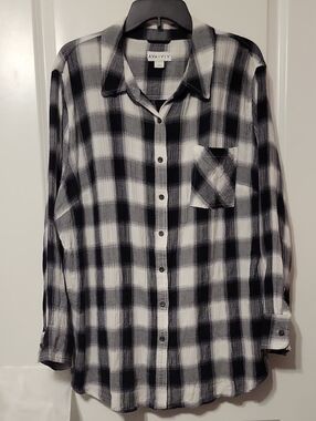 Ava & Viv 3X Black/white Plaid L/S Tunic. Like New.